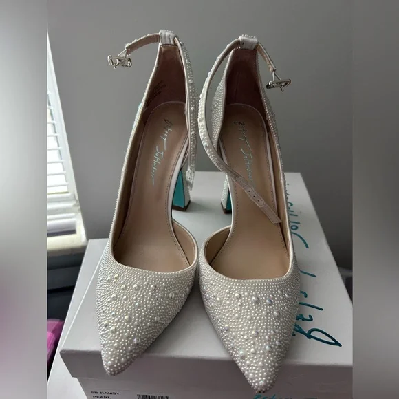 Betsey Johnson Ramsy Pearl Heel - Picture 4 of 8